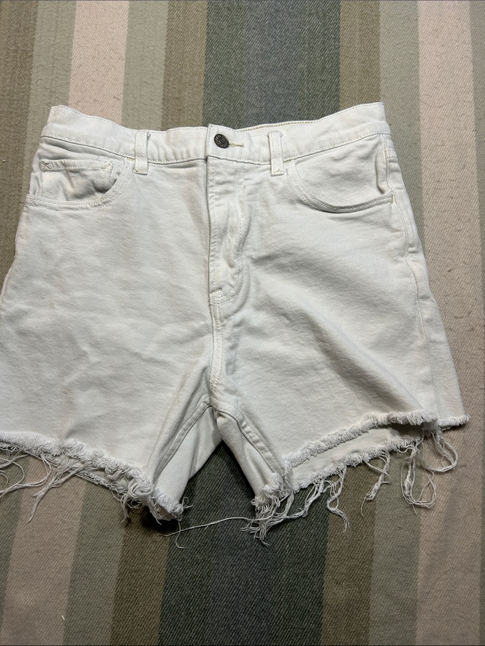 Faherty White Frayed Hem Denim Shorts - Casual Summer Staple size 27